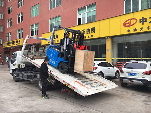 廈門電動叉車公司，銷售比亞迪電動叉車2.5噸一臺