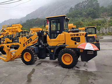 恭喜羅總喜提新車，山宇裝載機(jī)940走起，山宇重工，助您成功！